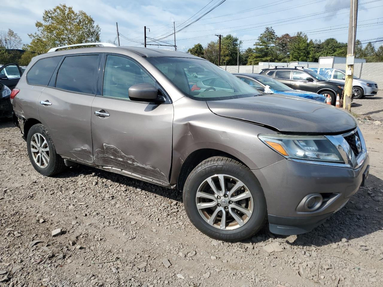 2014 Nissan Pathfinder S - Image 4