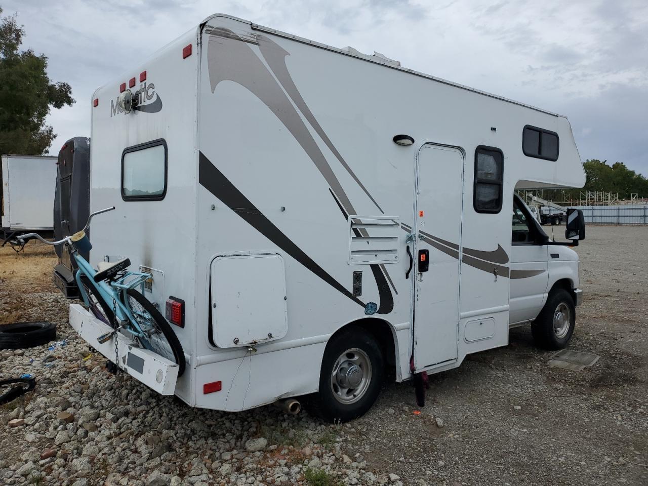 2017 Ford Econoline E350 Super Duty Cutaway Van - Фото 4