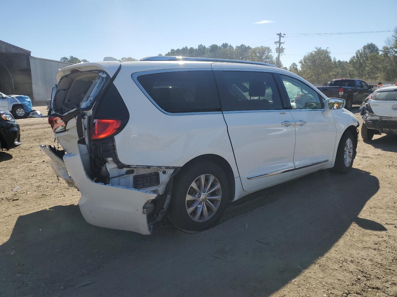 2018 Chrysler Pacifica Touring L - Фото 3