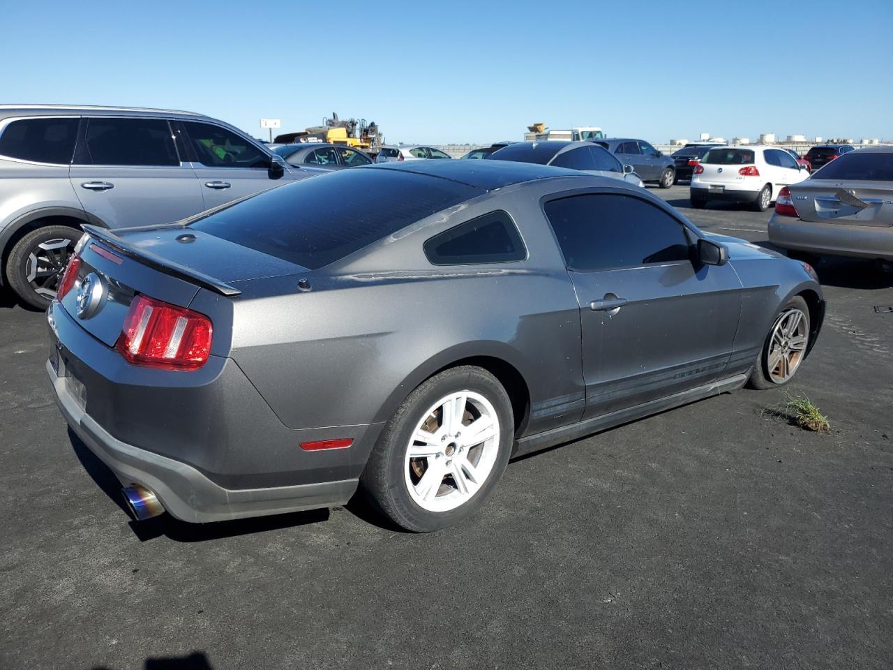 2010 Ford Mustang - Фото 3
