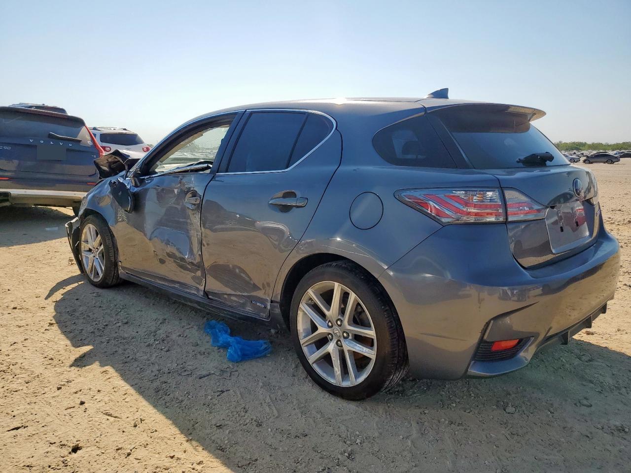 2017 Lexus Ct 200 - Image 2