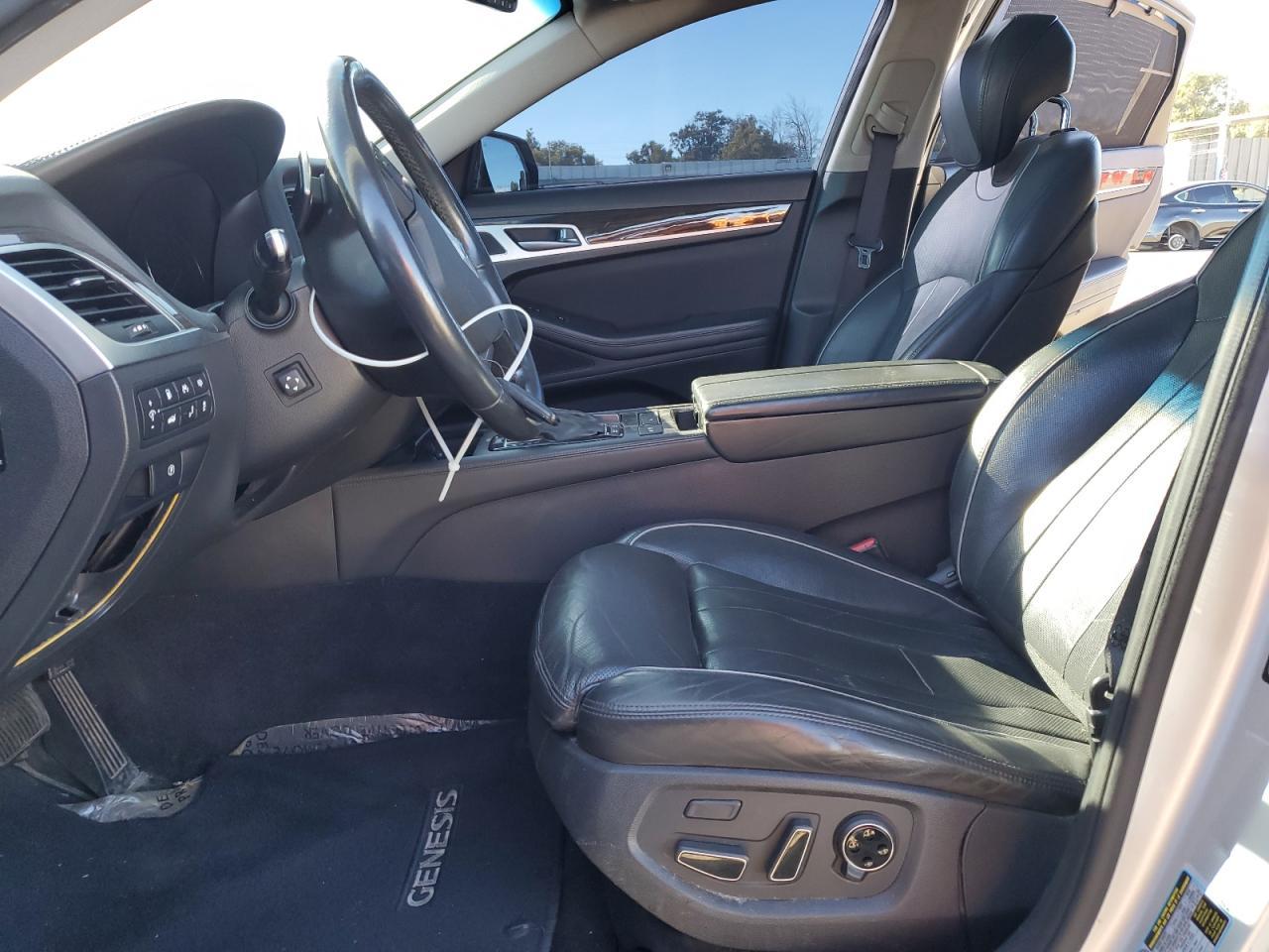 2015 Hyundai Genesis 3.8L - Фото 7