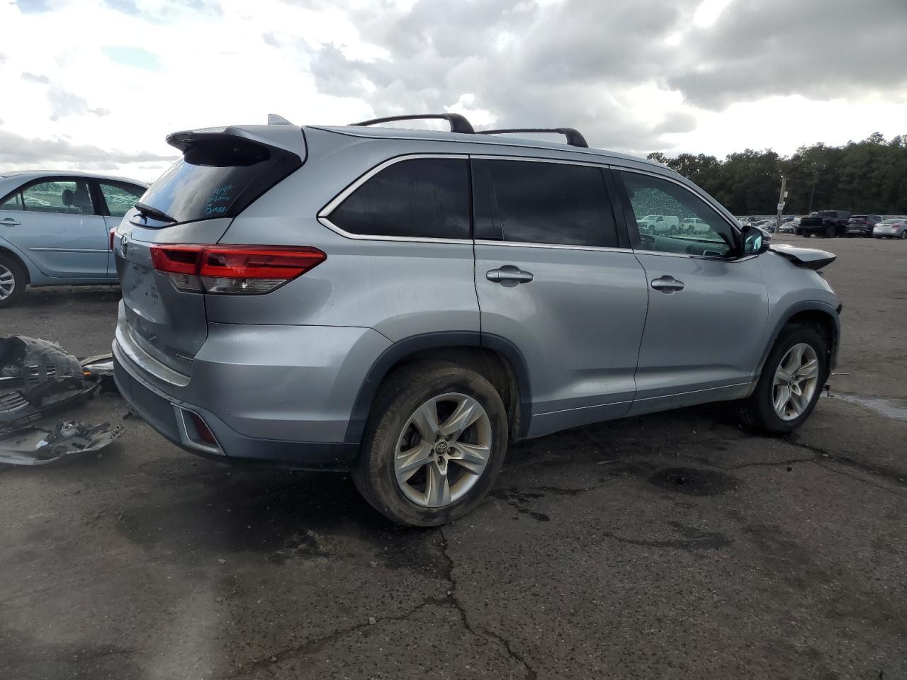 2017 Toyota Highlander Limited - Фото 3