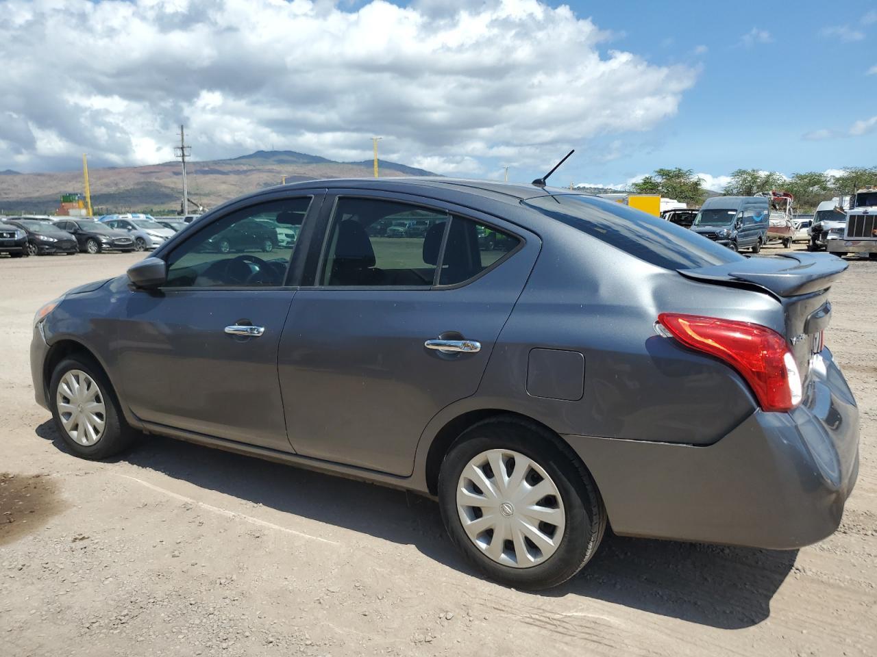 2018 Nissan Versa S - Фото 2