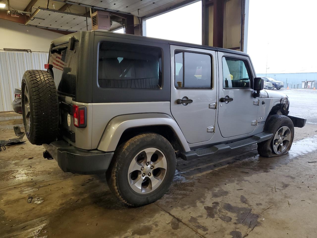 2016 Jeep Wrangler Unlimited Sahara - Image 3