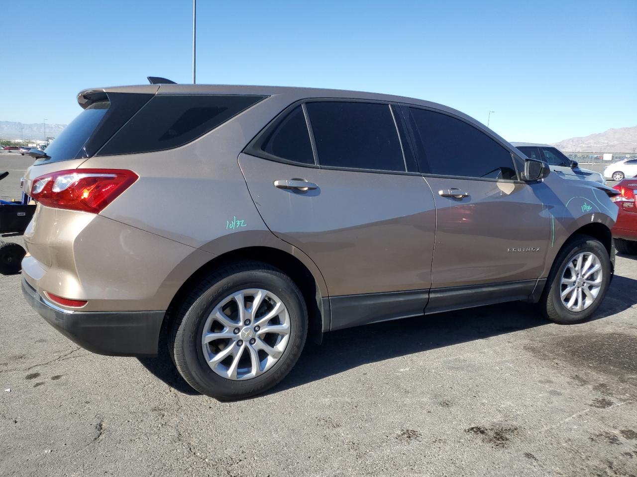 2018 Chevrolet Equinox Ls - Image 3