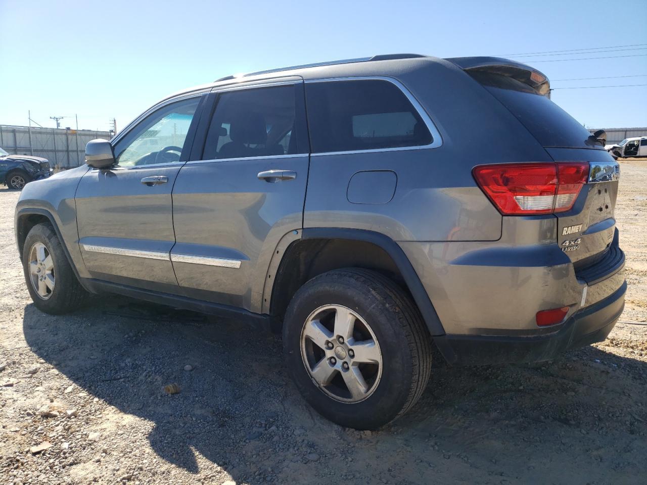 2013 Jeep Grand Cherokee Laredo - Фото 2