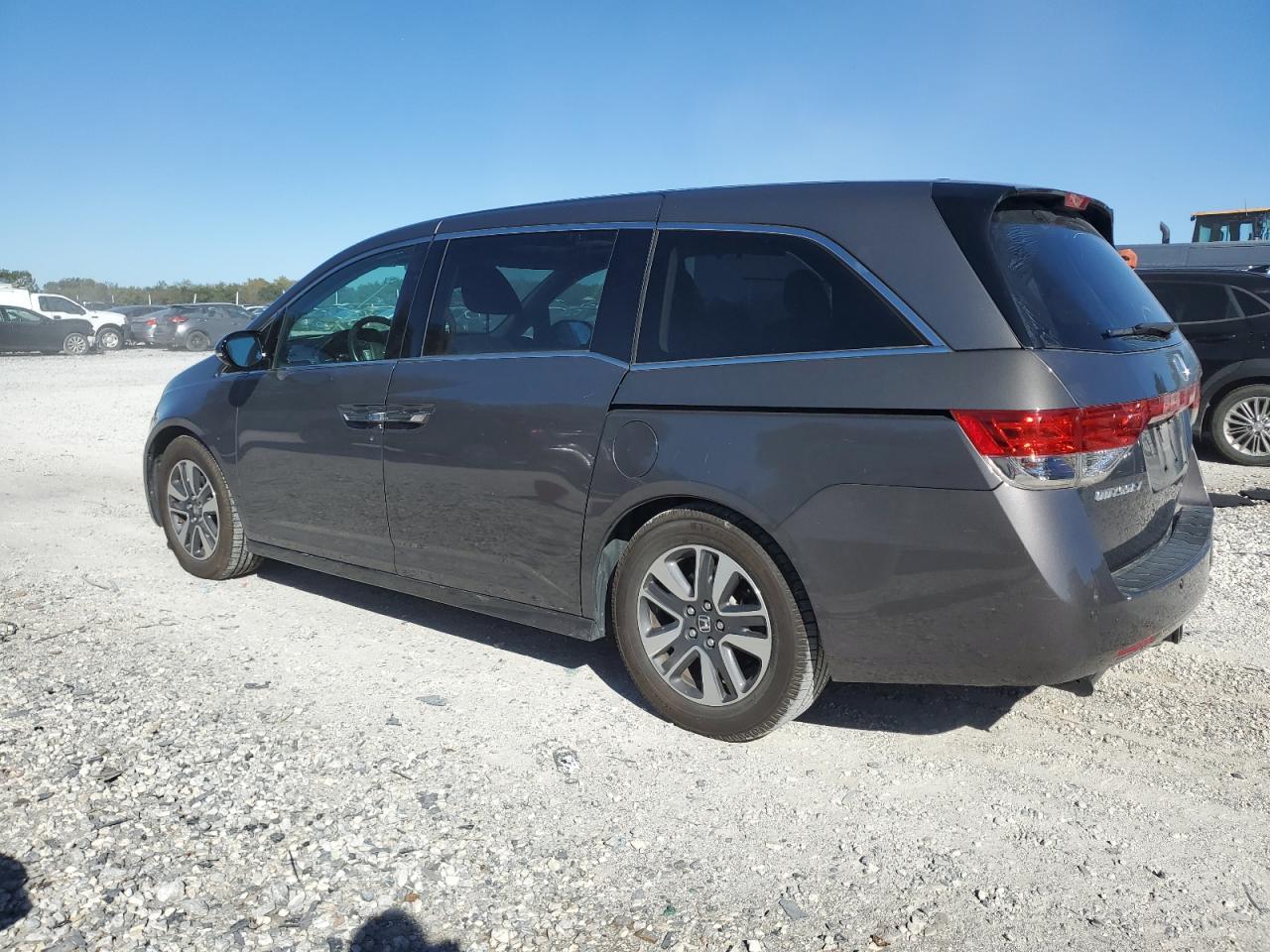 2015 Honda Odyssey Touring - Image 2