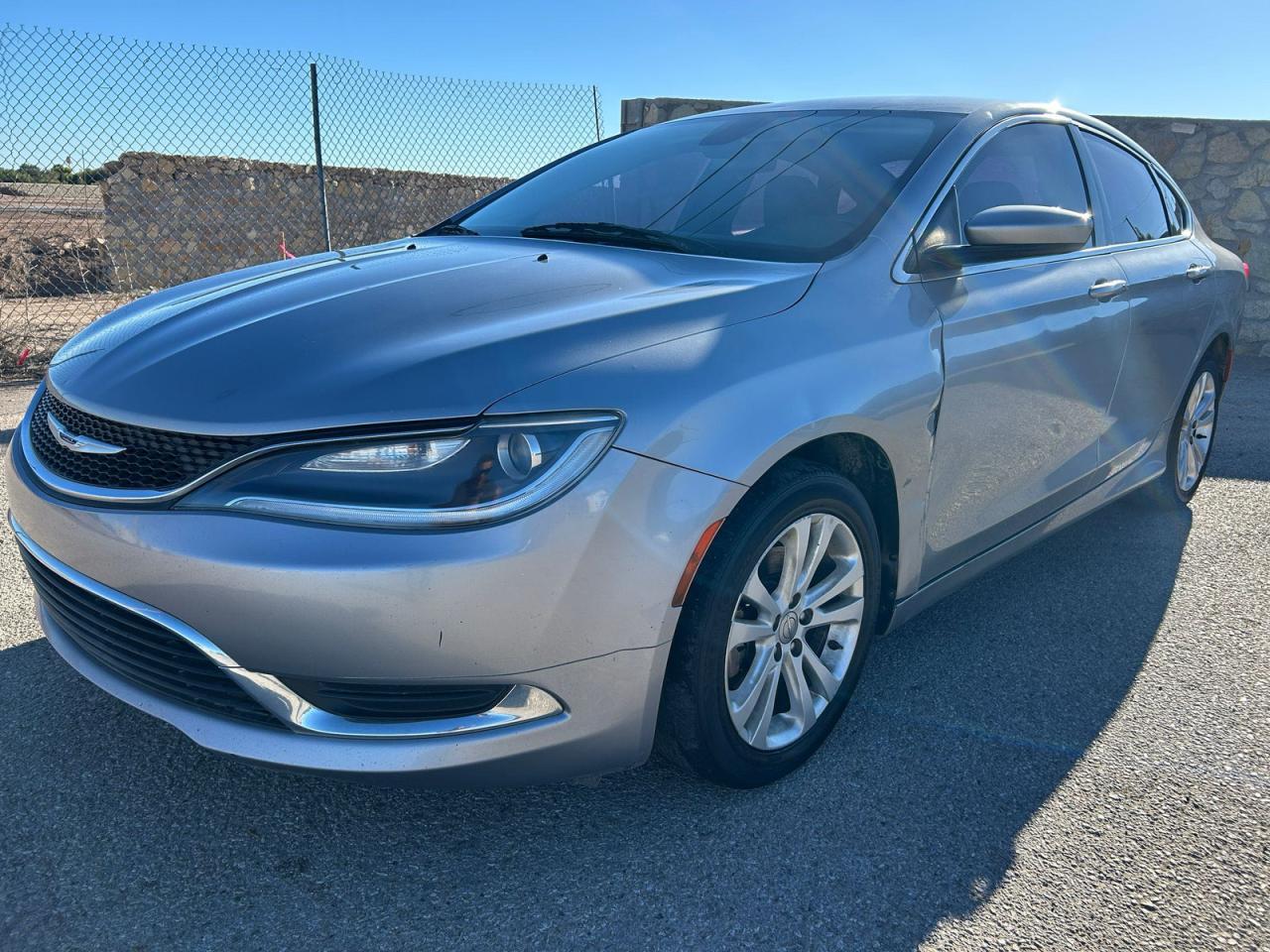 2015 Chrysler 200 Limited - Фото 2