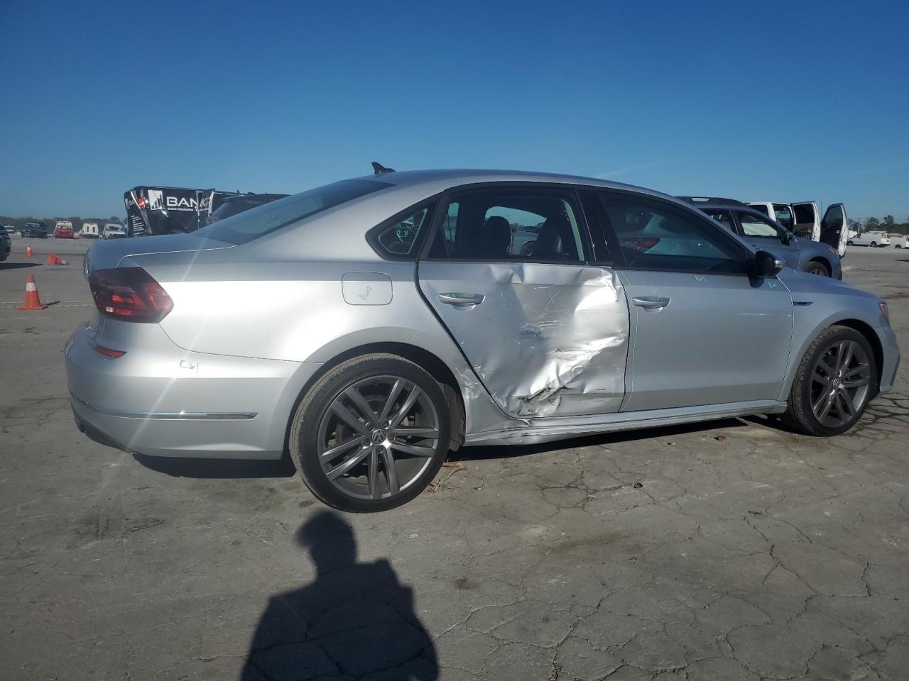 2018 Volkswagen Passat S - Фото 3