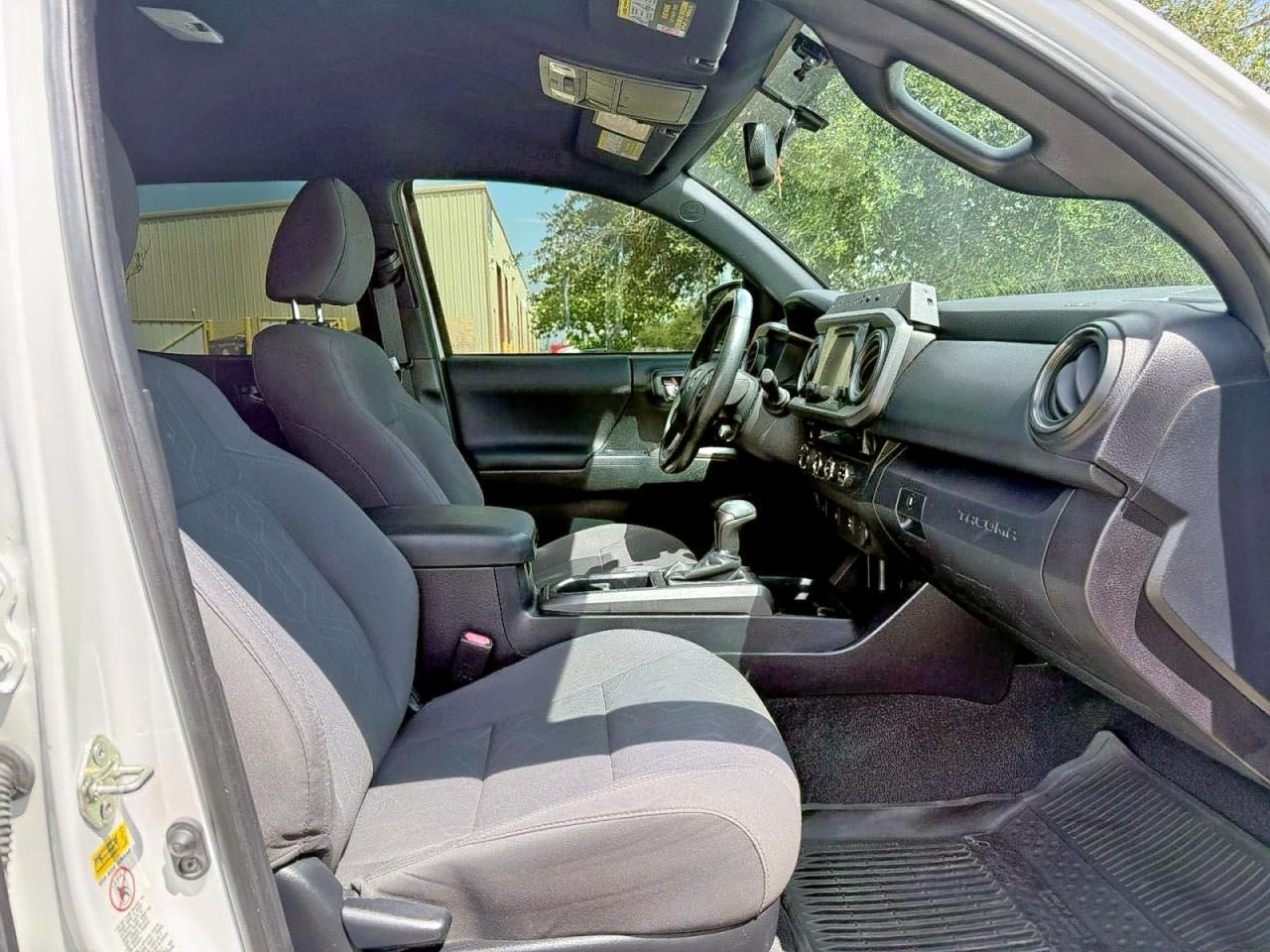 2017 Toyota Tacoma Double Cab - Image 5