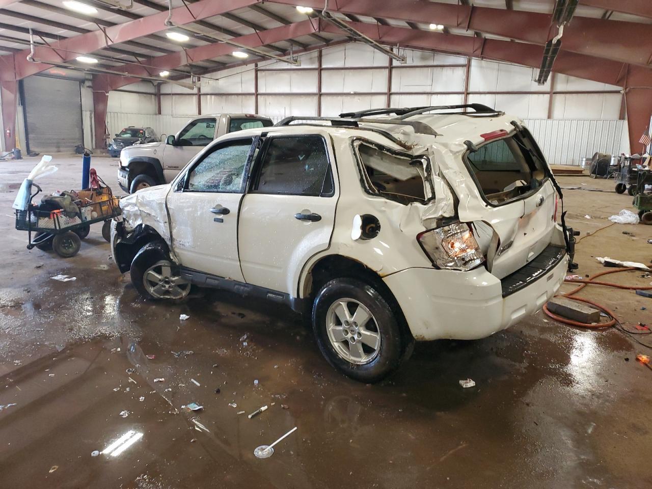 2010 Ford Escape Xlt - Image 2