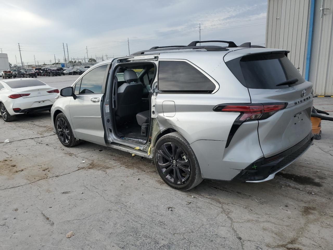 2024 Toyota Sienna Xse - Фото 2