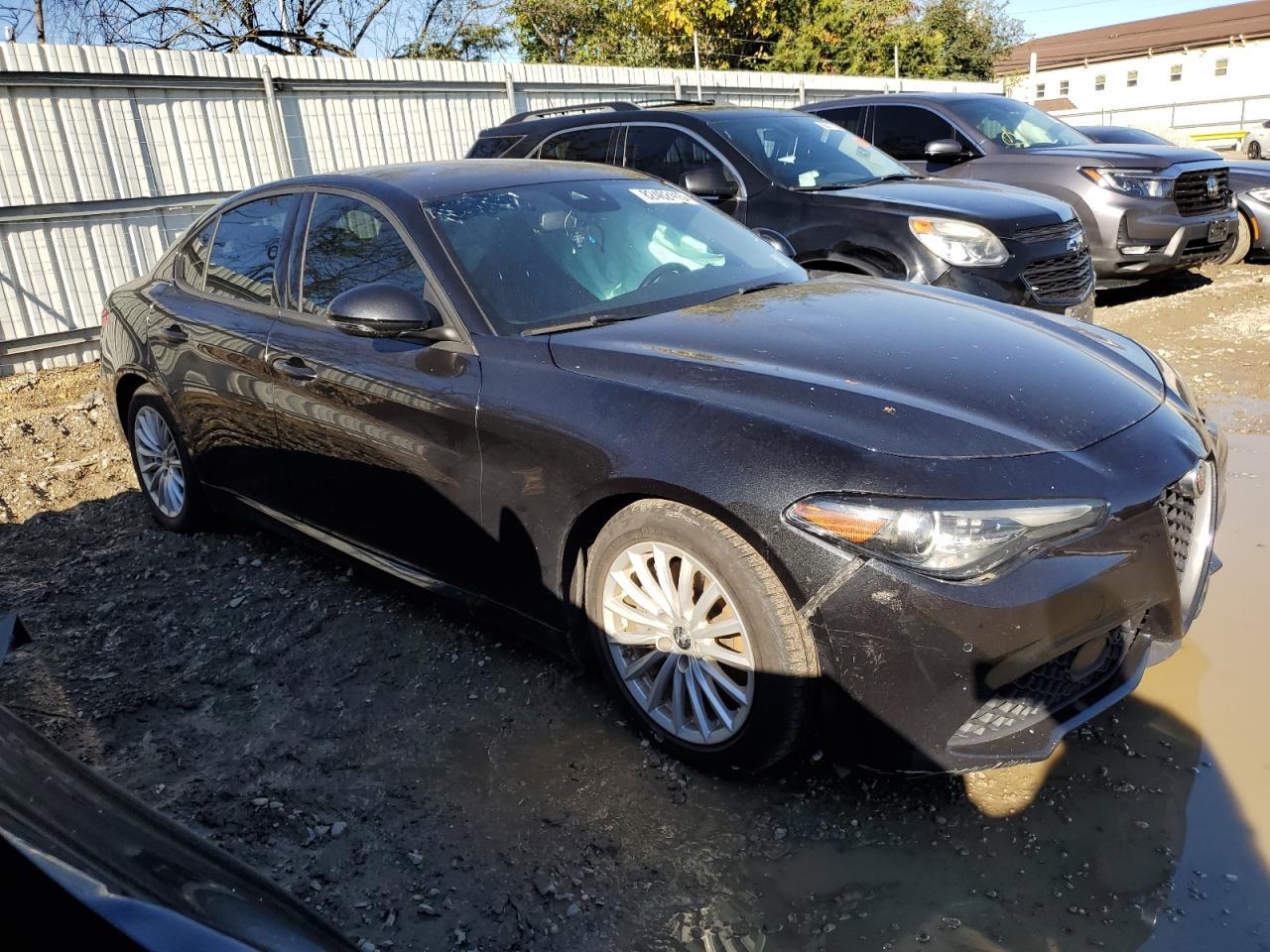 2022 Alfa Romeo Giulia - Image 4