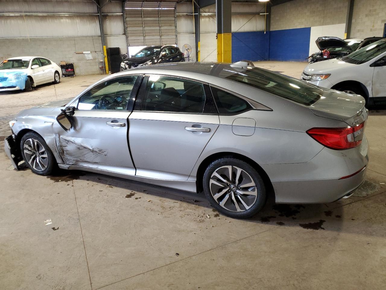 2018 Honda Accord Hybrid - Image 2