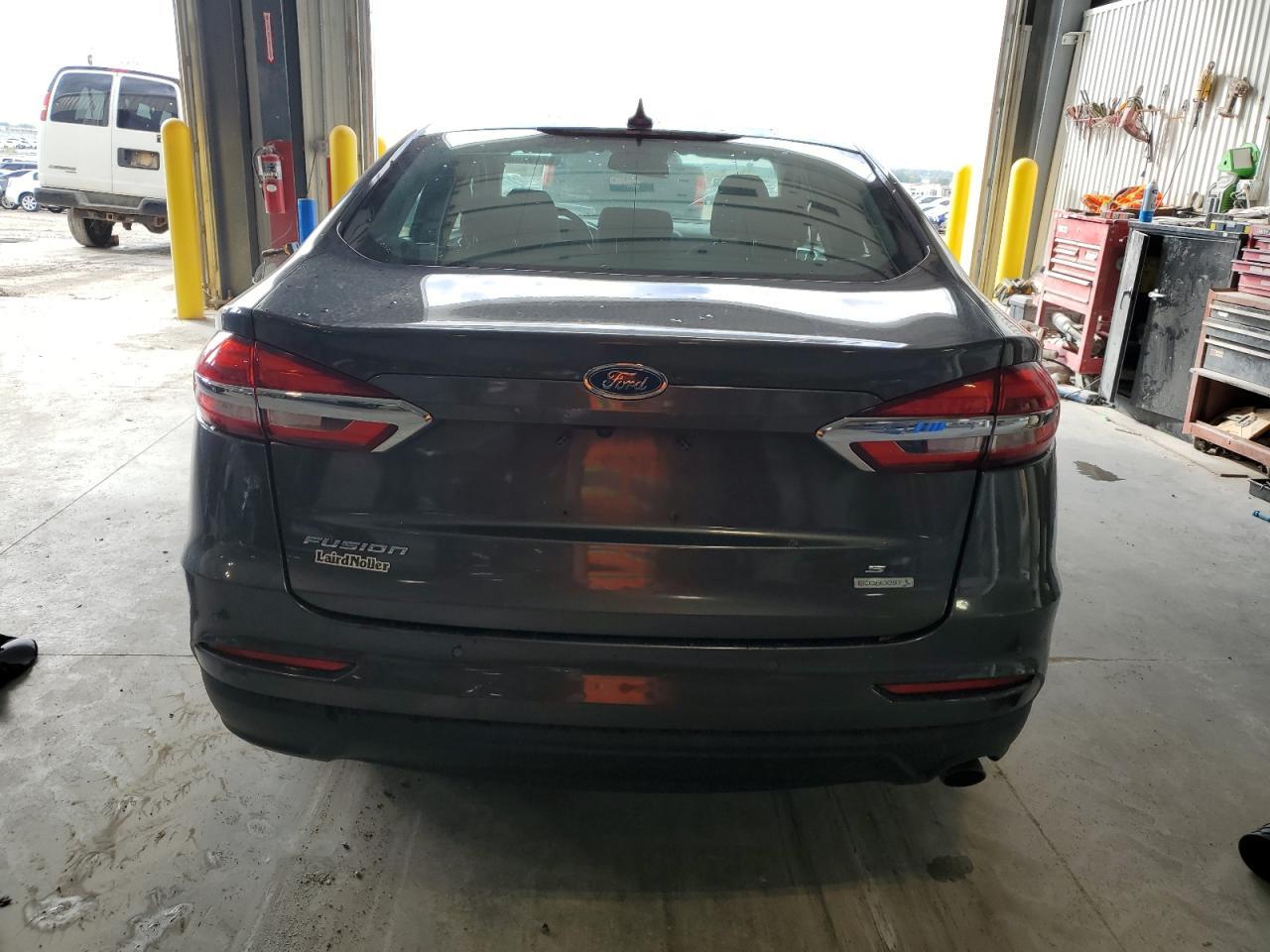 2020 Ford Fusion Se - Image 6