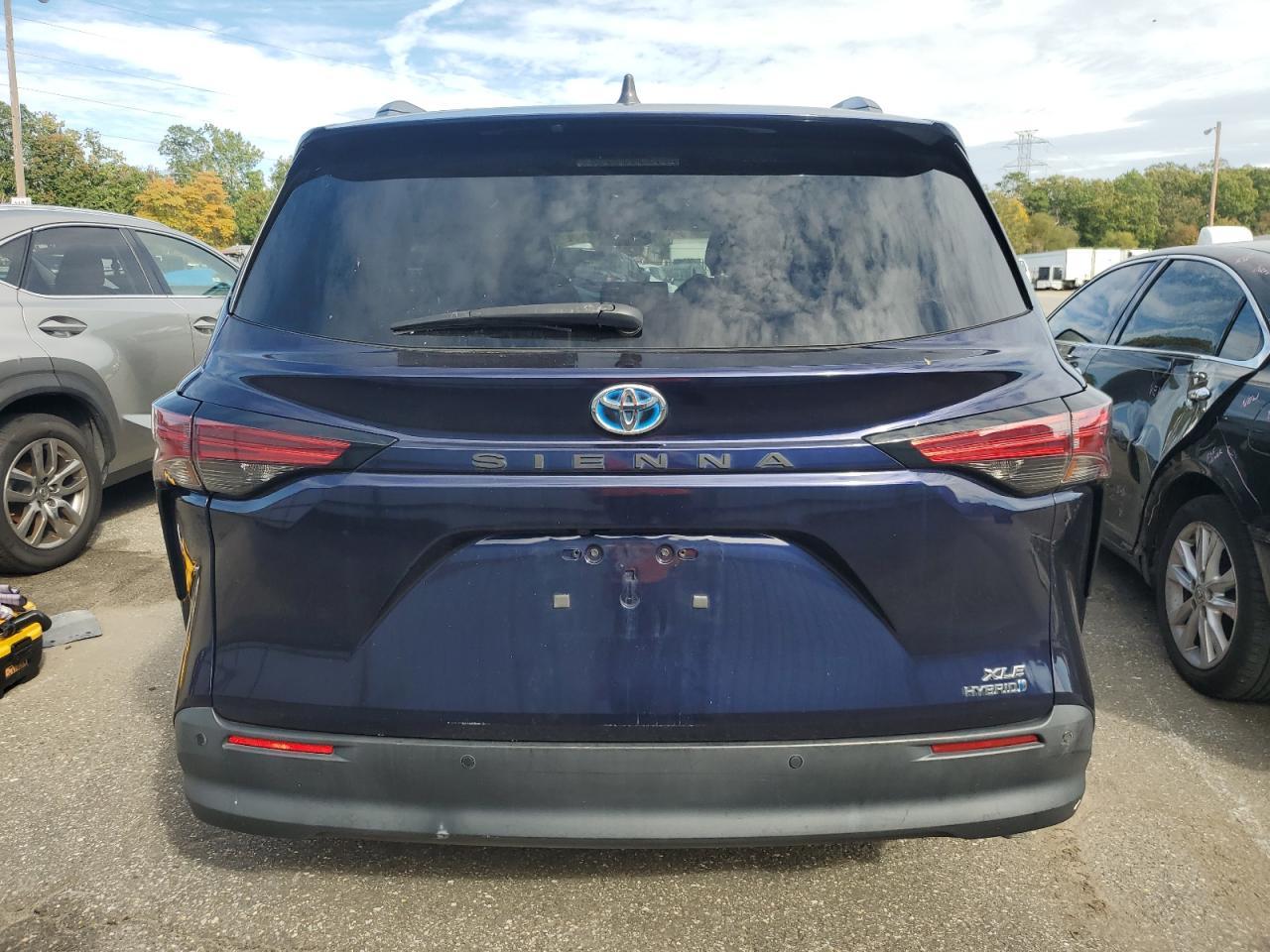 2021 Toyota Sienna Xle - Фото 6