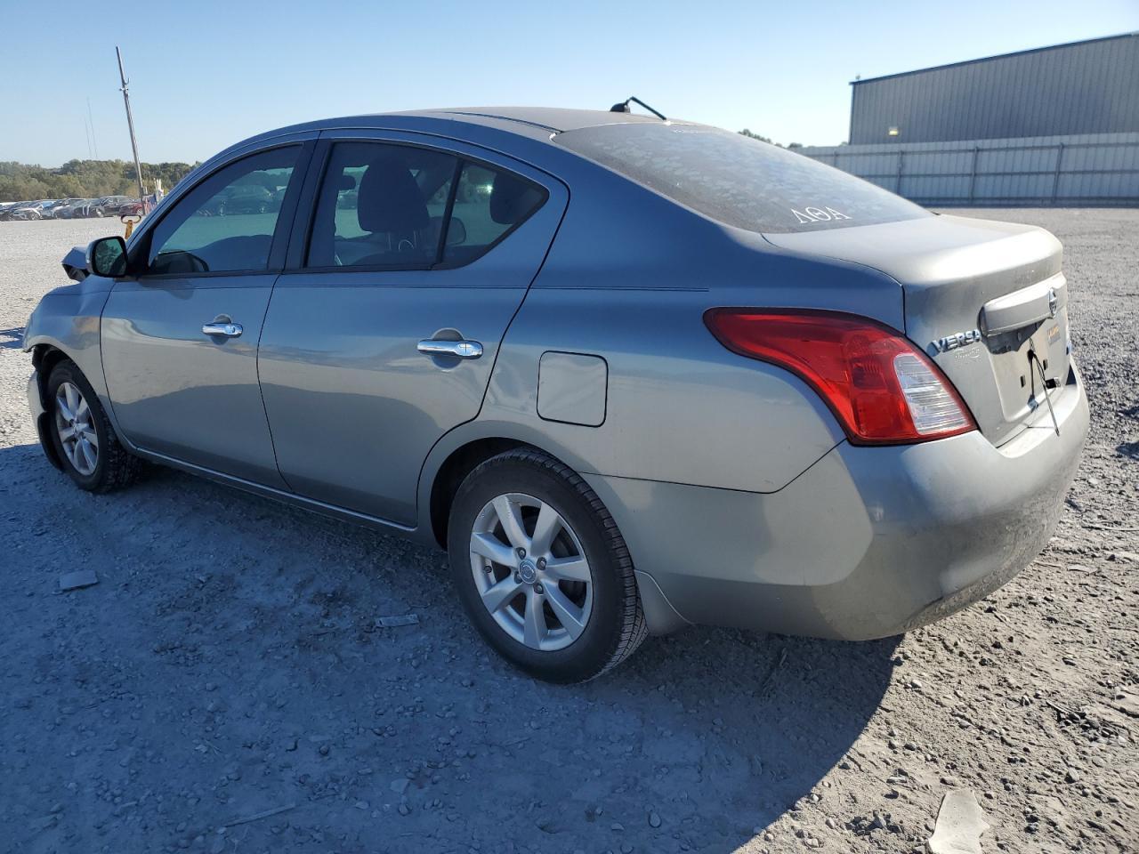2012 Nissan Versa S - Фото 2