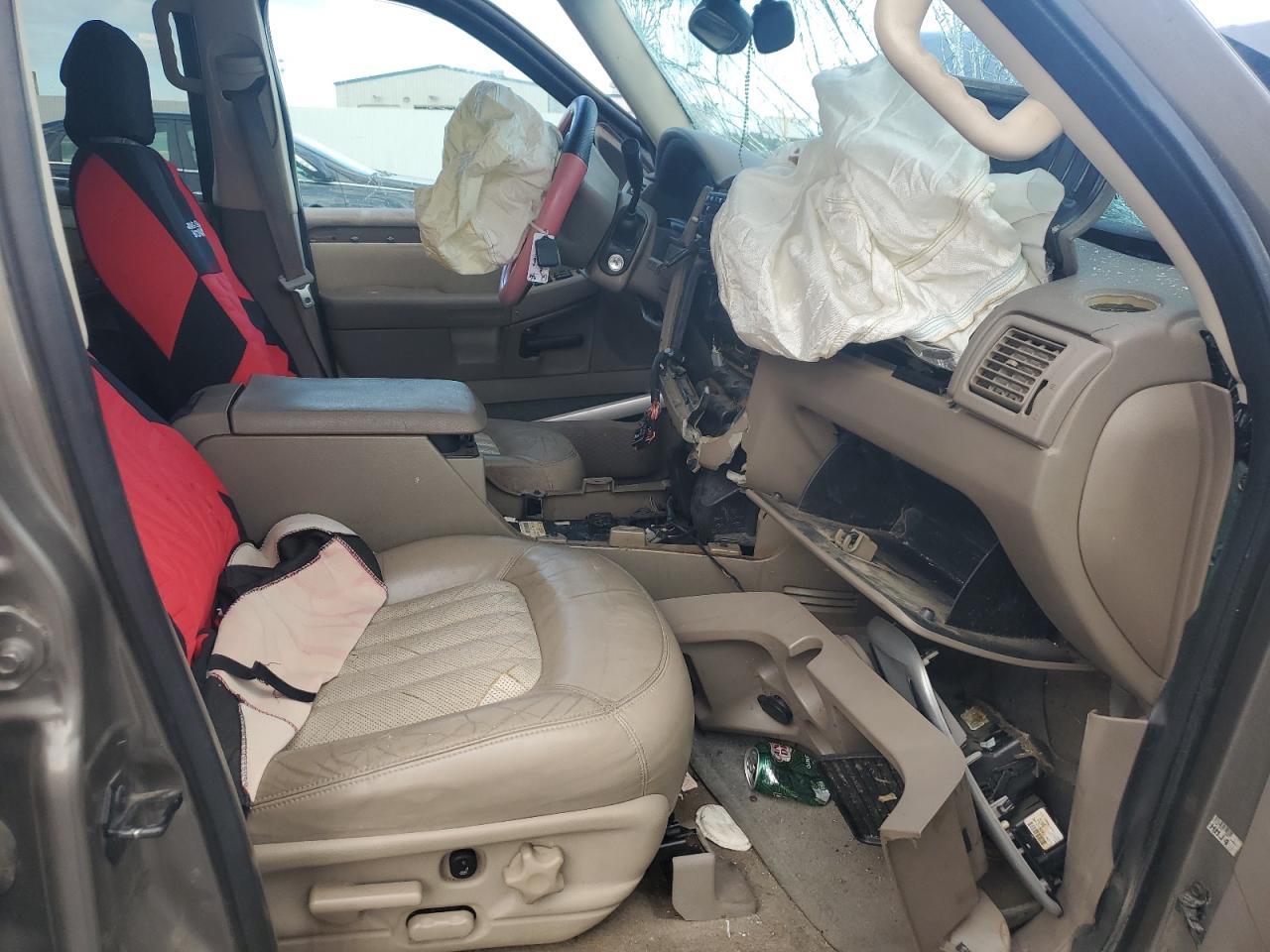 2002 Mercury Mountaineer - Image 7