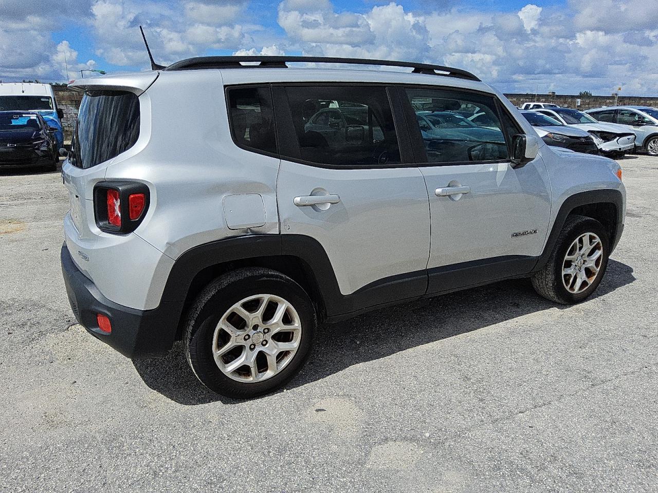 2018 Jeep Renegade Latitude - Фото 3
