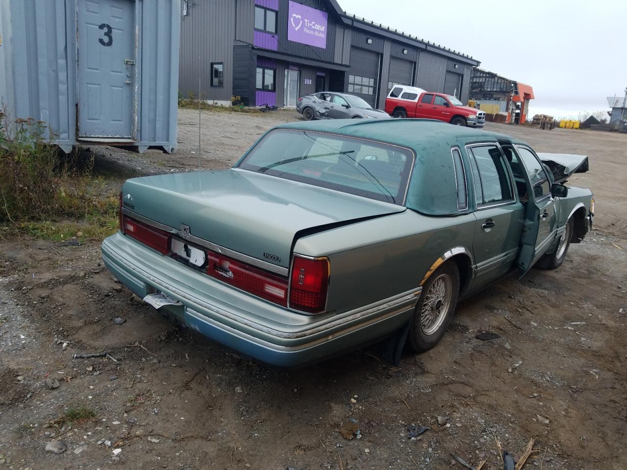1994 Lincoln Town Car Executive - Image 3