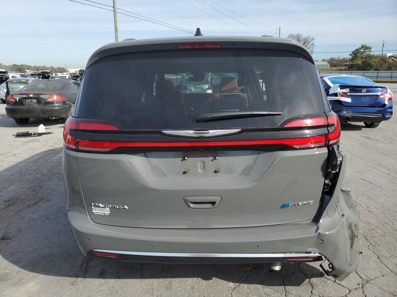 2025 Chrysler Pacifica Hybrid Pinnacle - Image 6