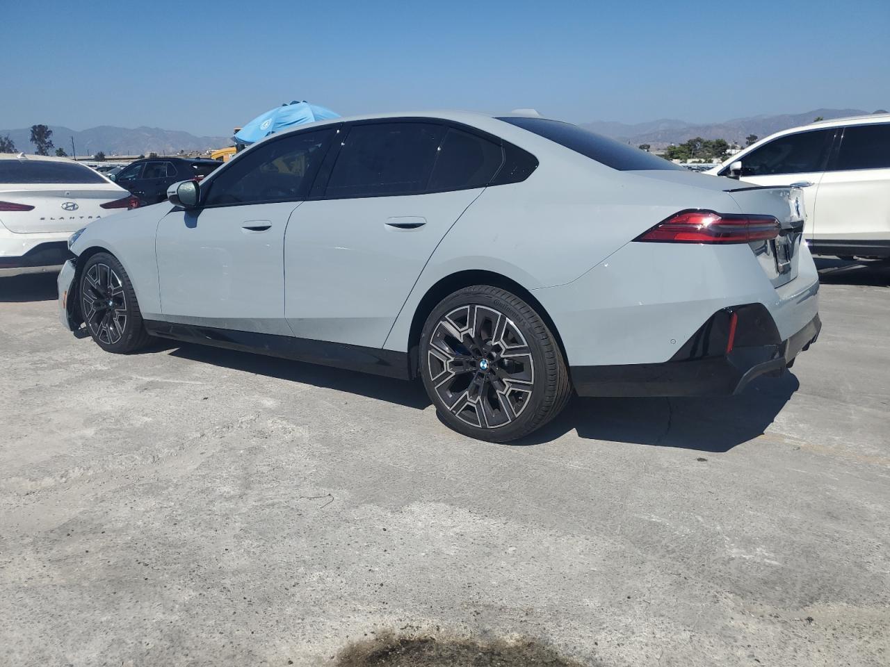 2026 BMW 530 I - Фото 2