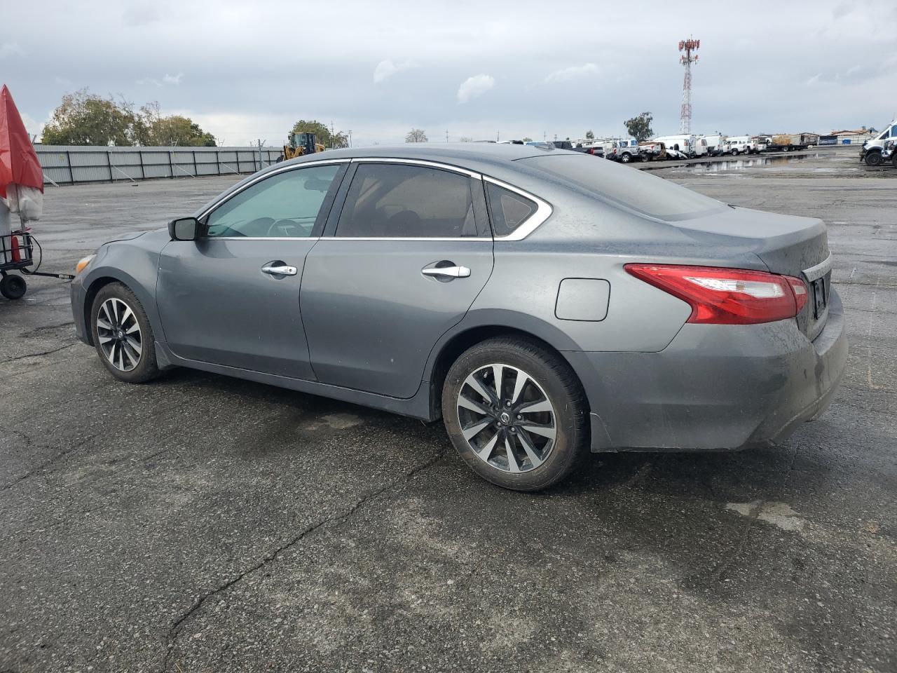 2017 Nissan Altima 2.5 - Image 2