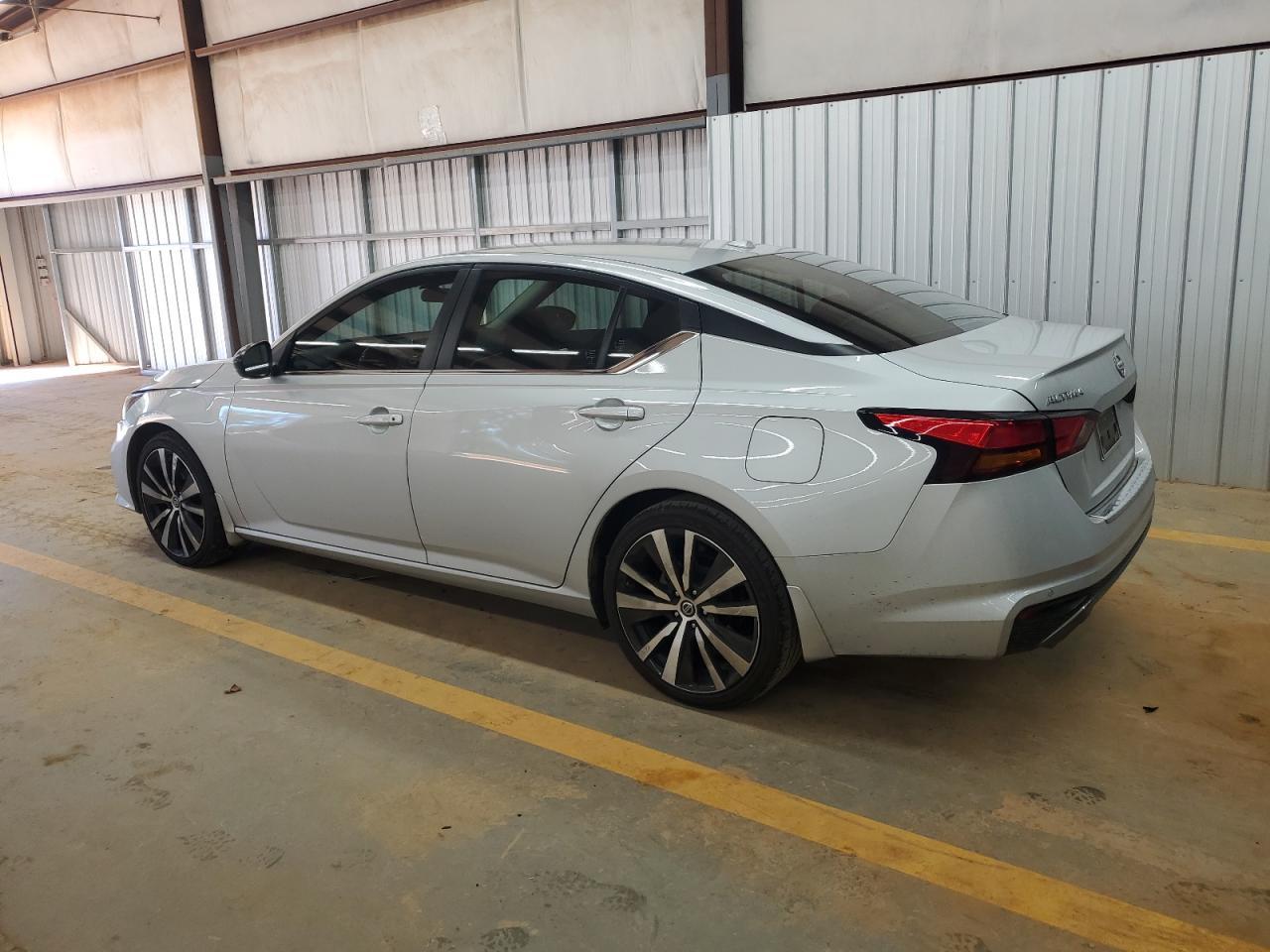 2022 Nissan Altima Sr - Фото 2