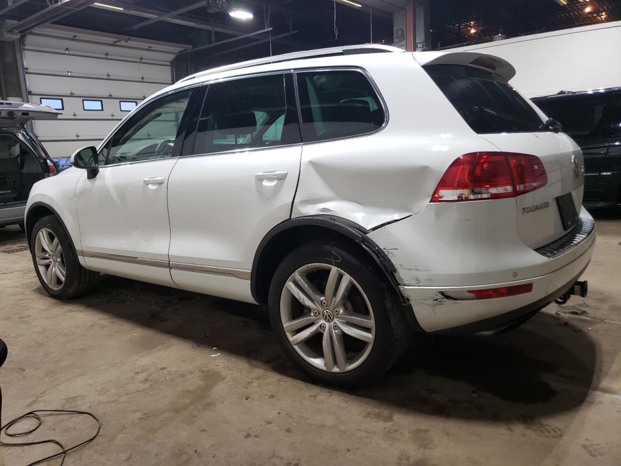 2013 Volkswagen Touareg V6 - Фото 2