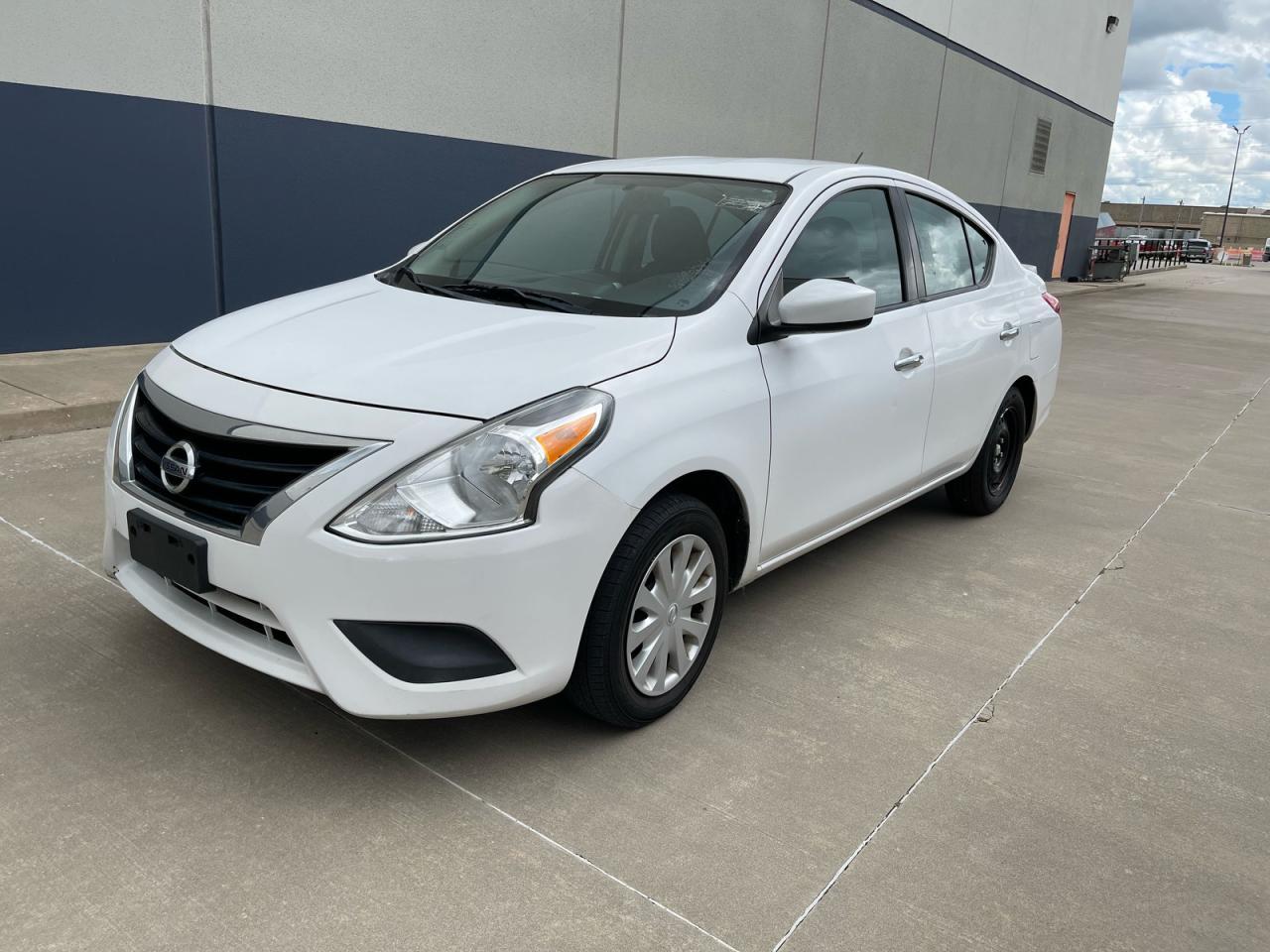 2019 Nissan Versa S - Фото 2