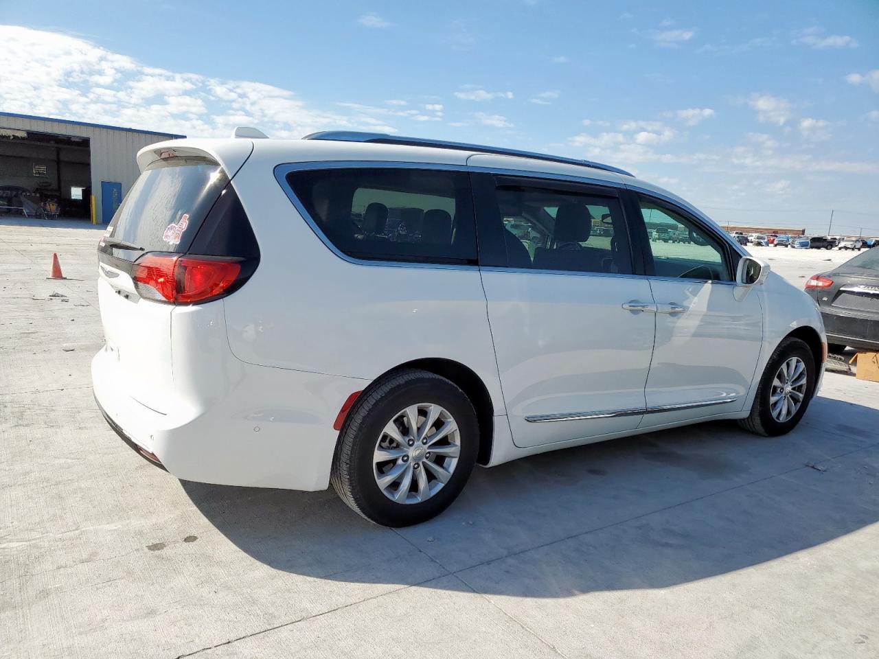 2019 Chrysler Pacifica Touring L - Фото 3