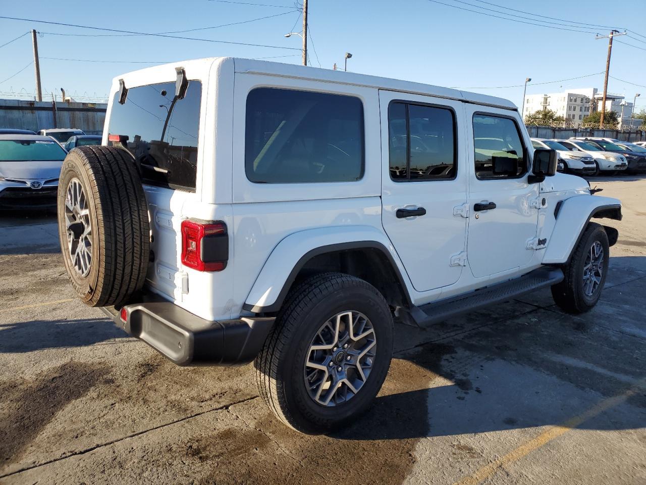 2025 Jeep Wrangler Sahara - Image 3