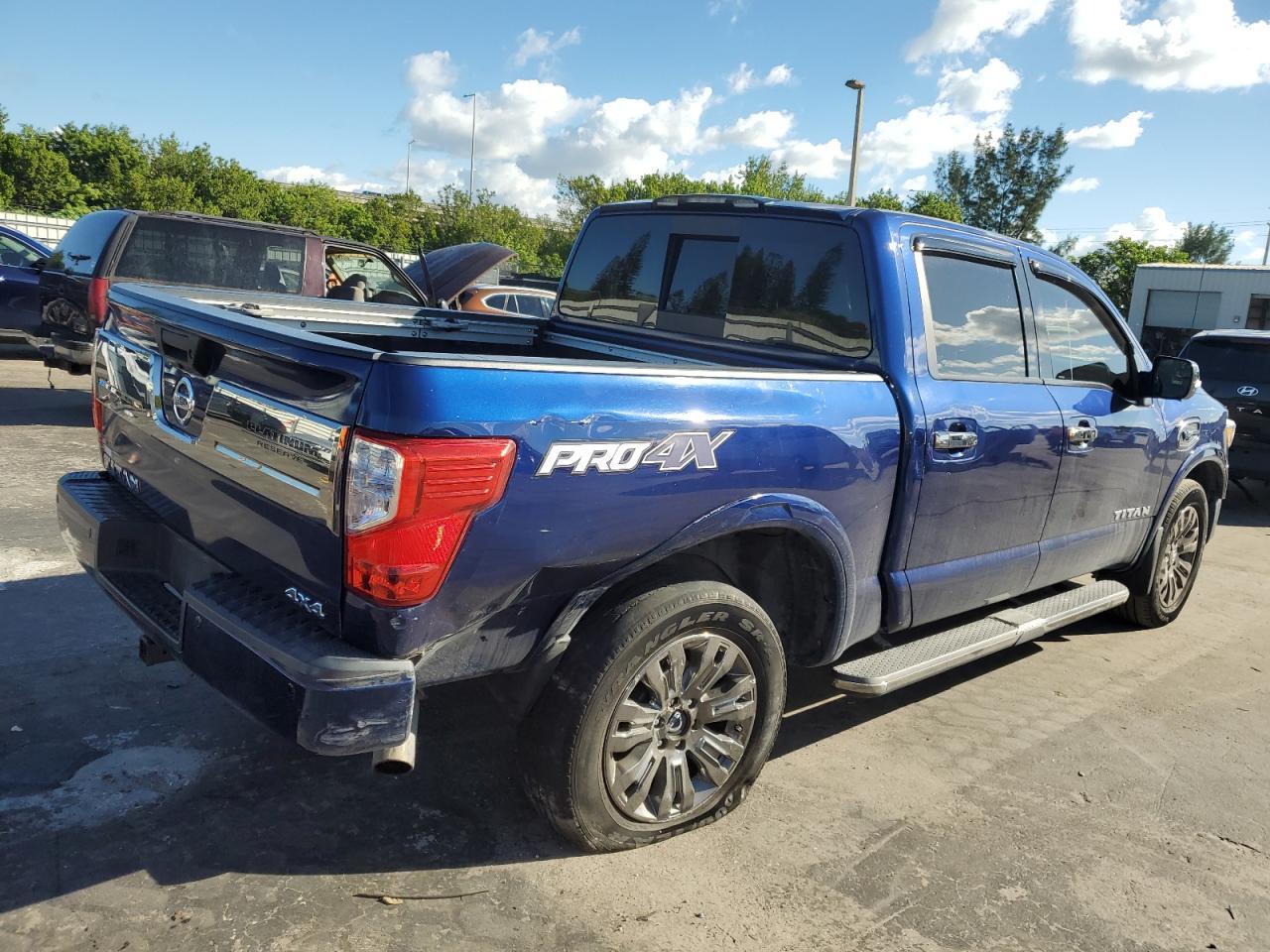 2017 Nissan Titan Sv - Image 3