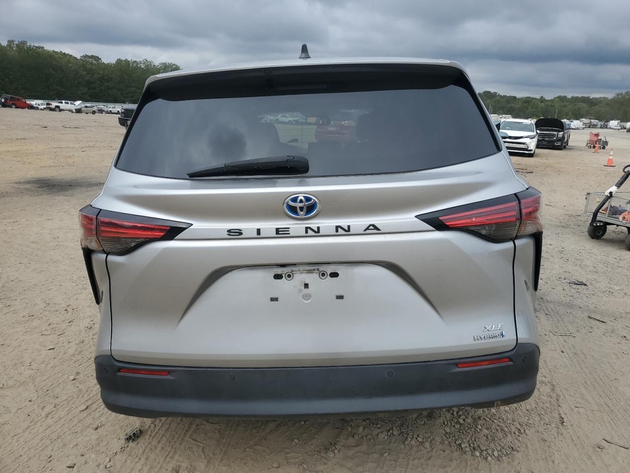 2022 Toyota Sienna Xle - Image 6