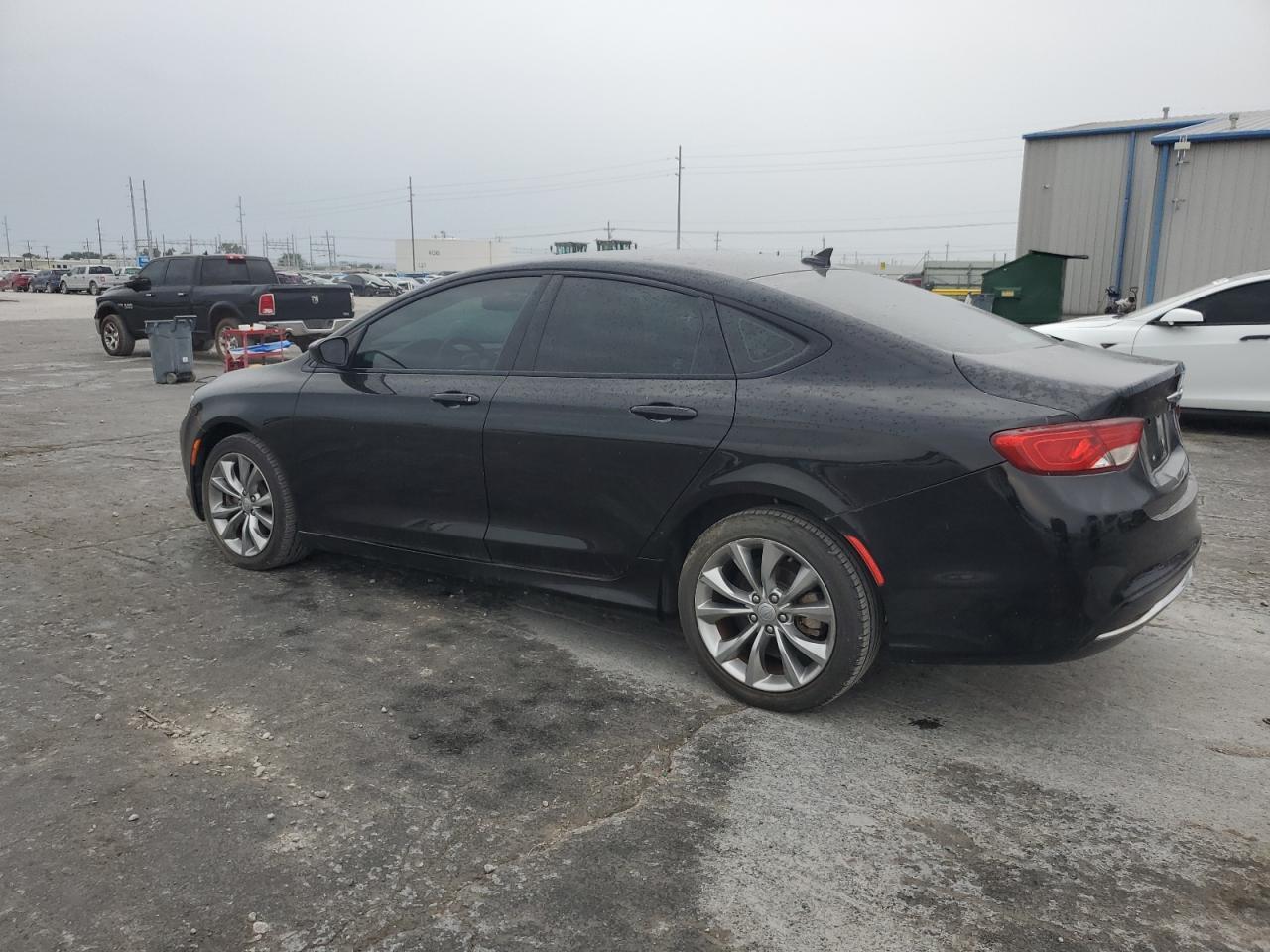 2015 Chrysler 200 S - Фото 2