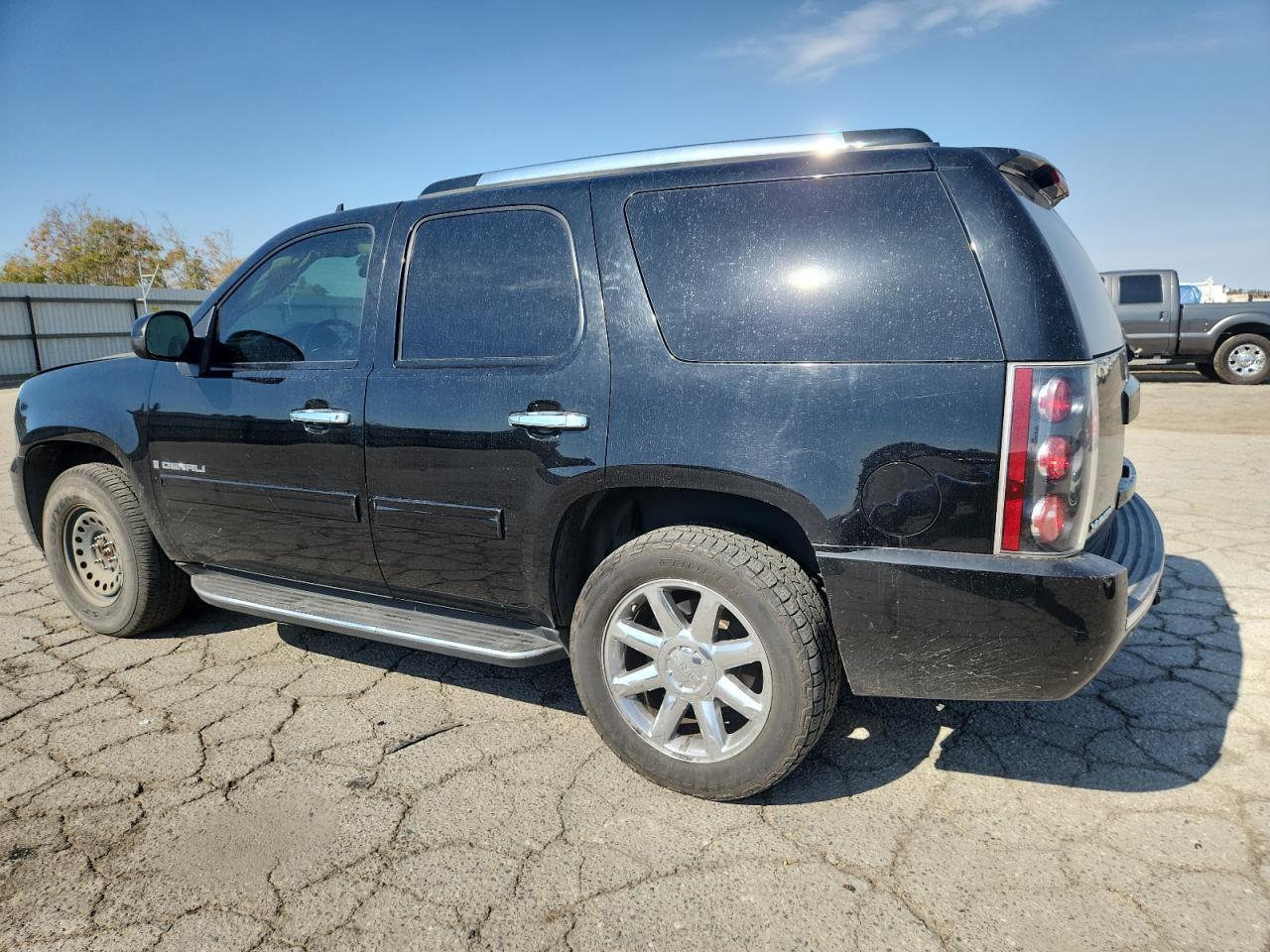 2007 GMC Yukon Denali - Фото 2