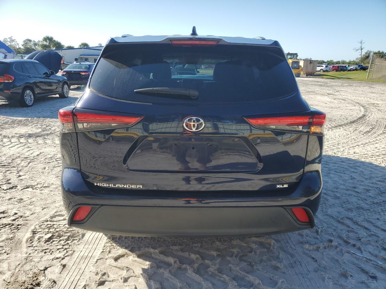 2021 Toyota Highlander Xle - Image 6