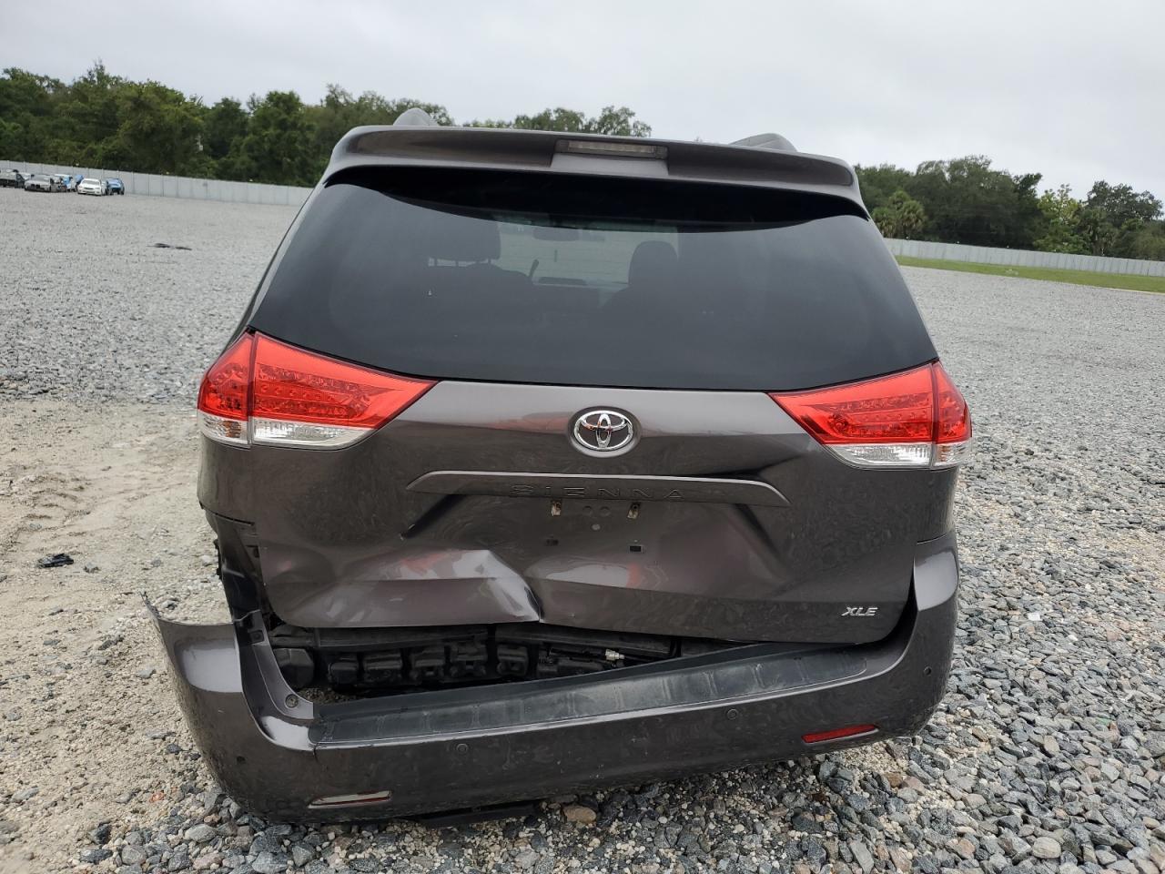 2014 Toyota Sienna Xle - Фото 6