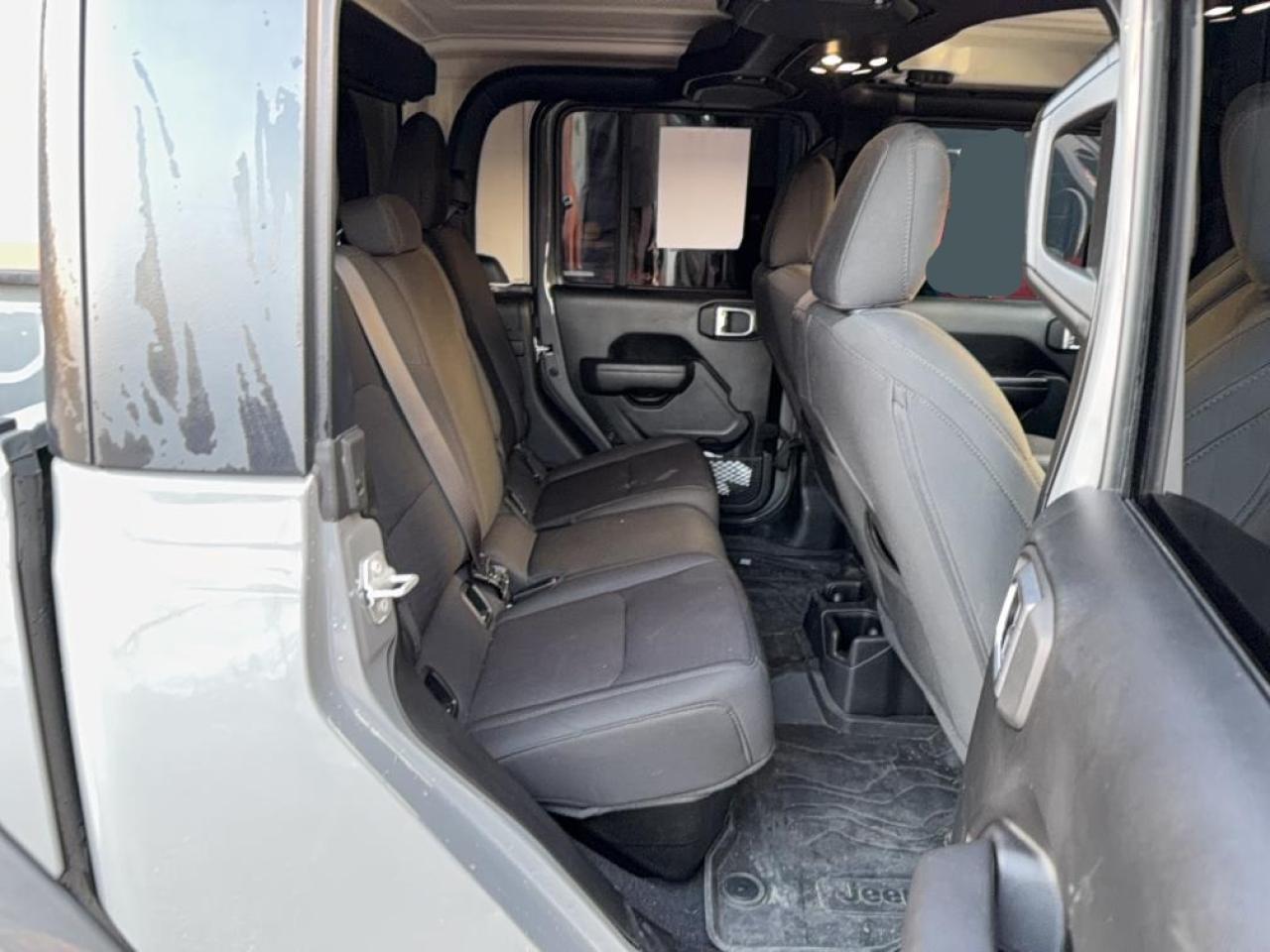 2022 Jeep Gladiator Sport - Image 6