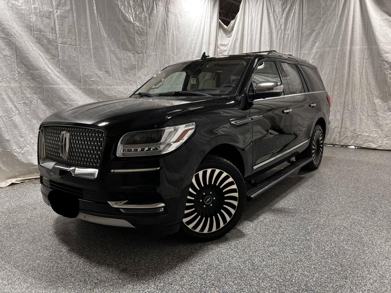 2019 Lincoln Navigator Black Label - Image 2