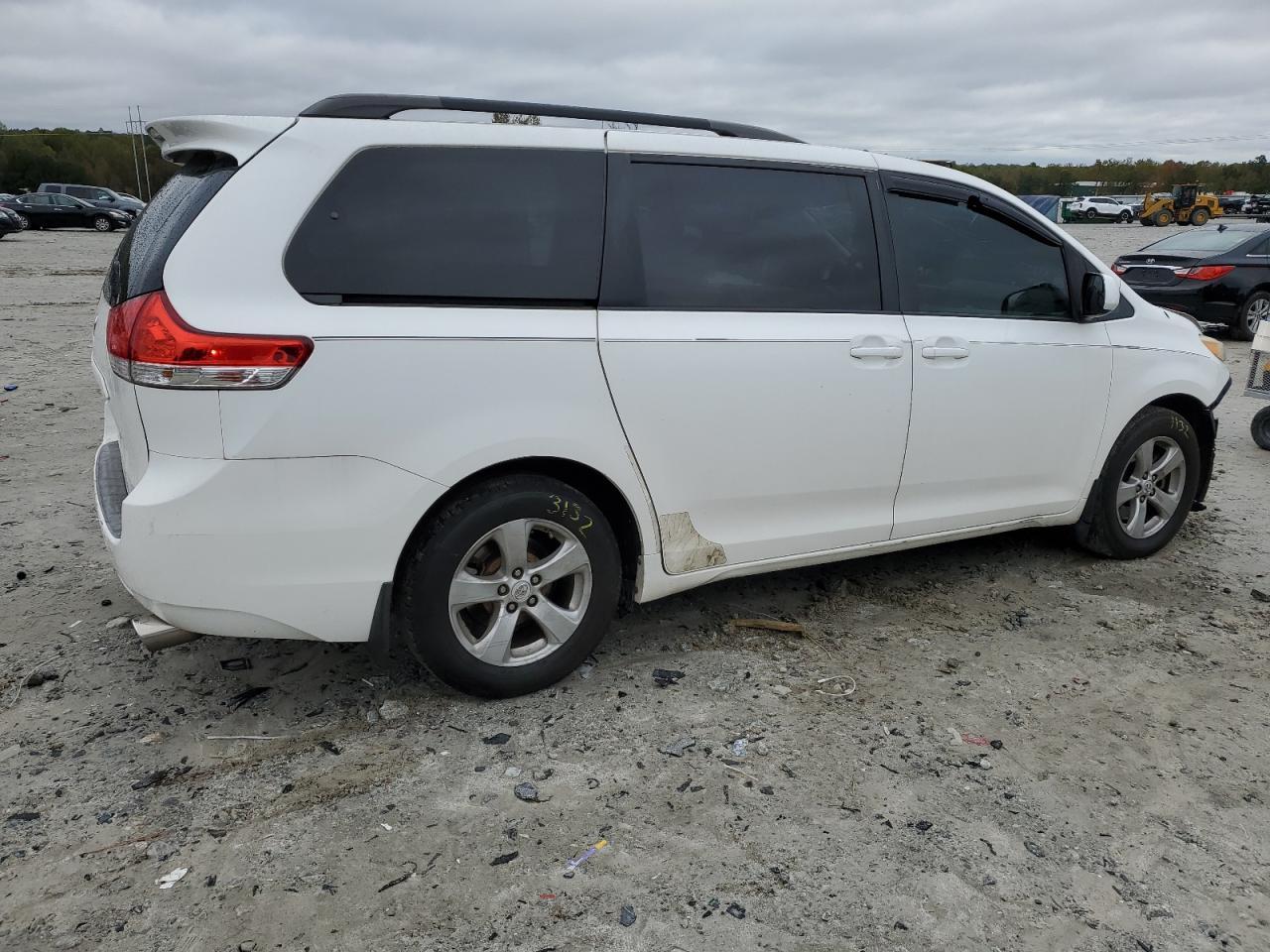 2011 Toyota Sienna Le - Image 3