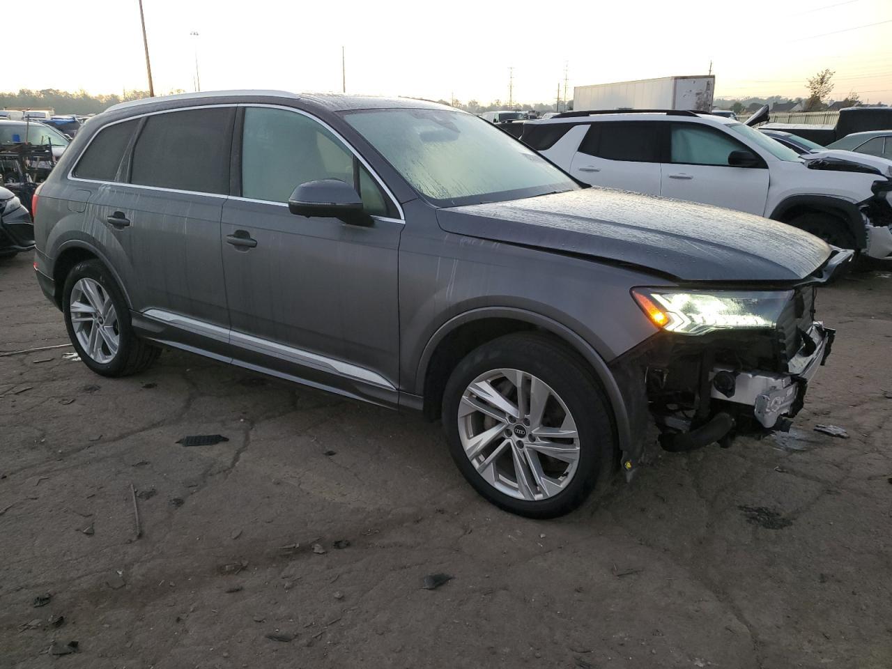 2021 Audi Q7 Premium Plus - Image 4