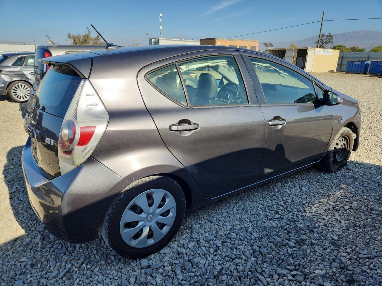2013 Toyota Prius C - Фото 3