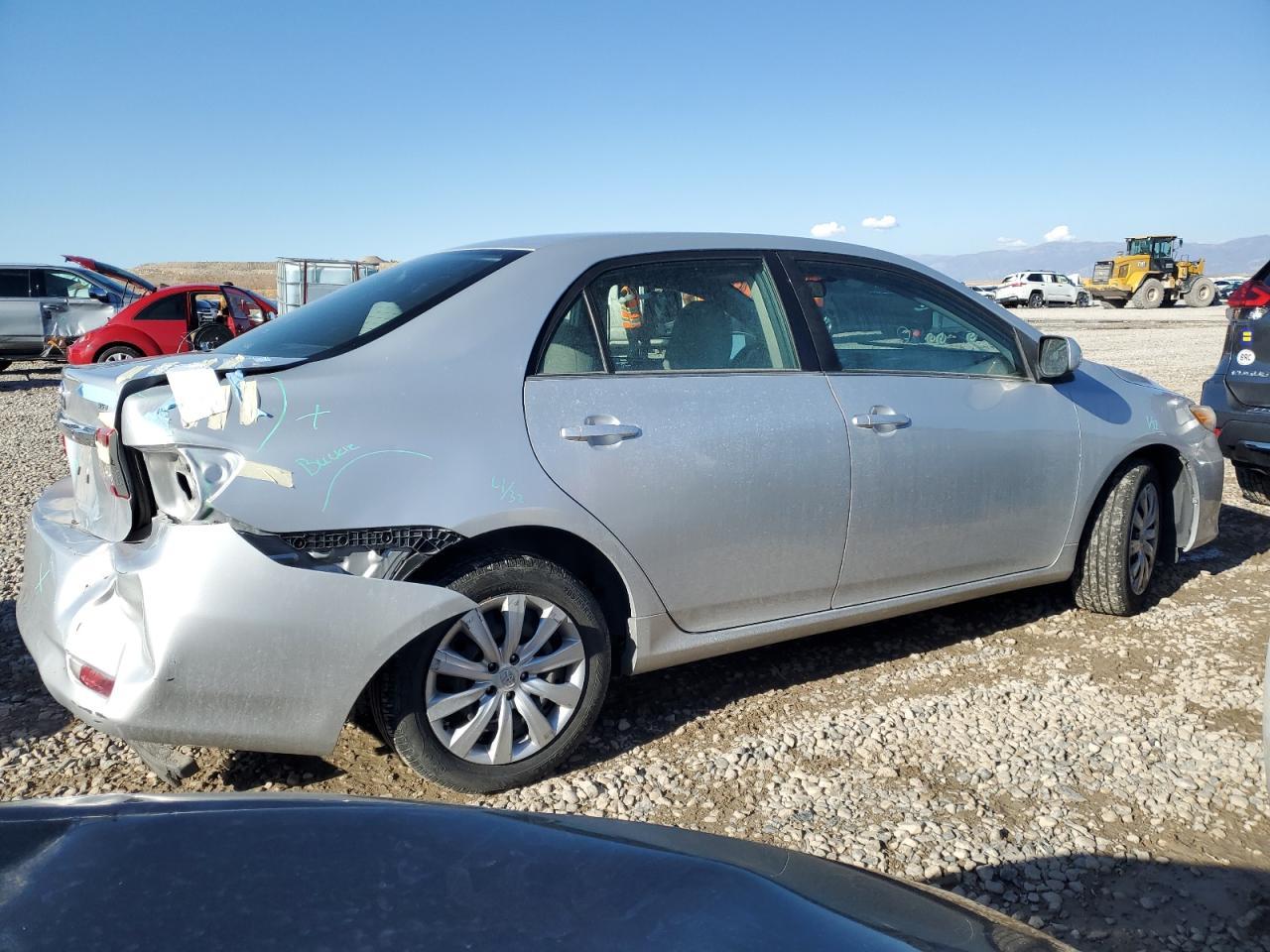 2013 Toyota Corolla Base - Фото 3
