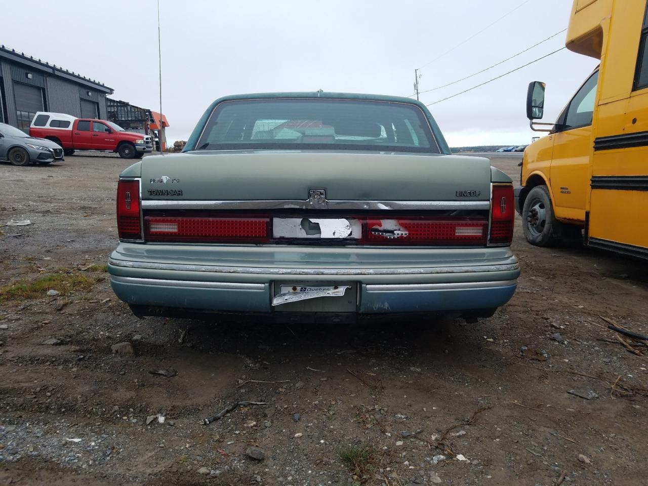 1994 Lincoln Town Car Executive - Image 6