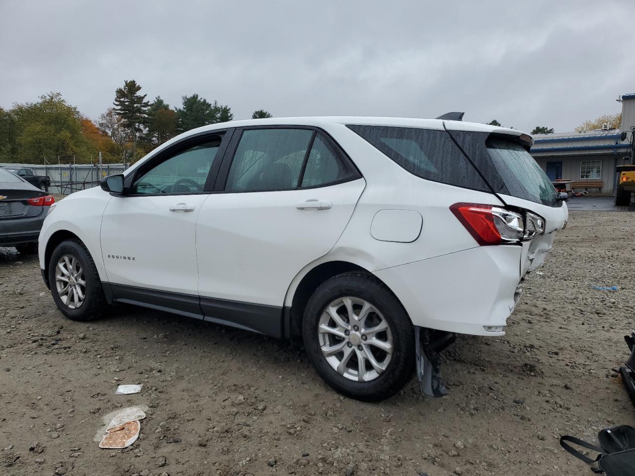 2021 Chevrolet Equinox Ls - Фото 2