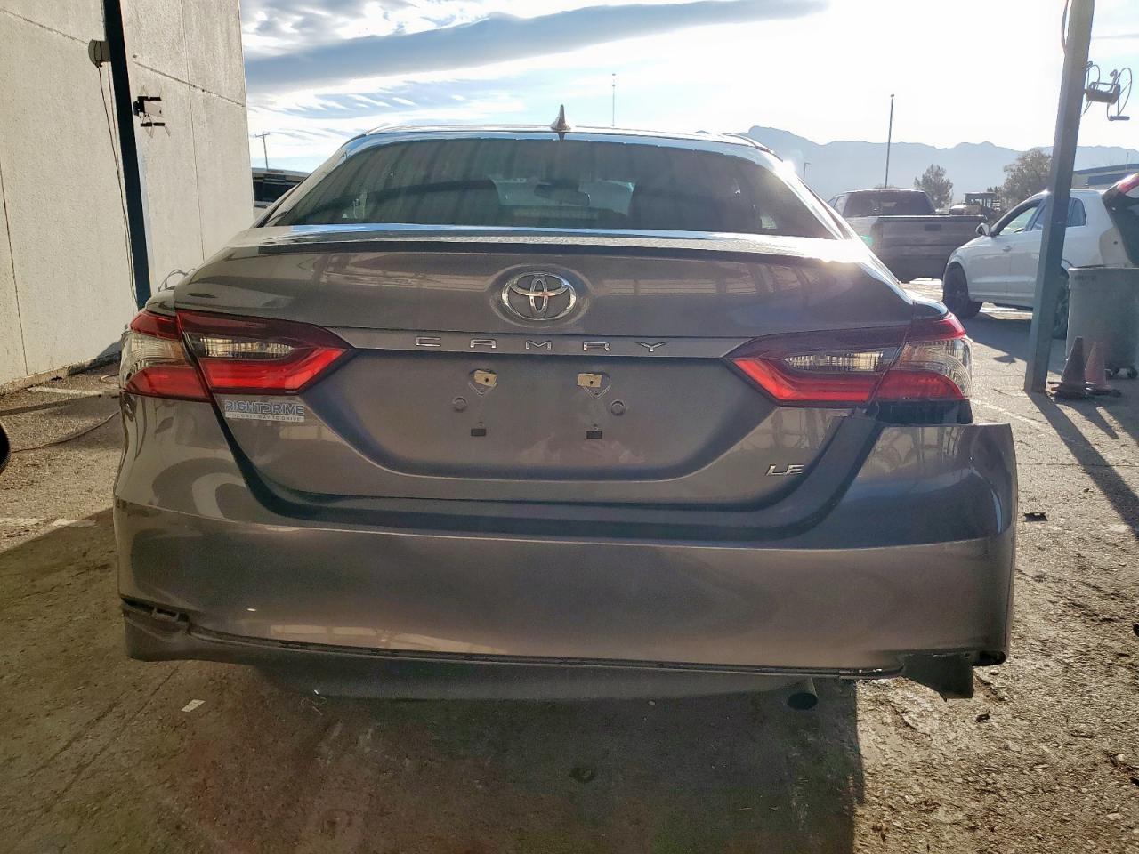 2023 Toyota Camry Le - Фото 6