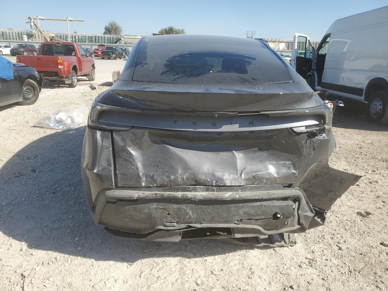 2026 Tesla Model Y - Фото 6