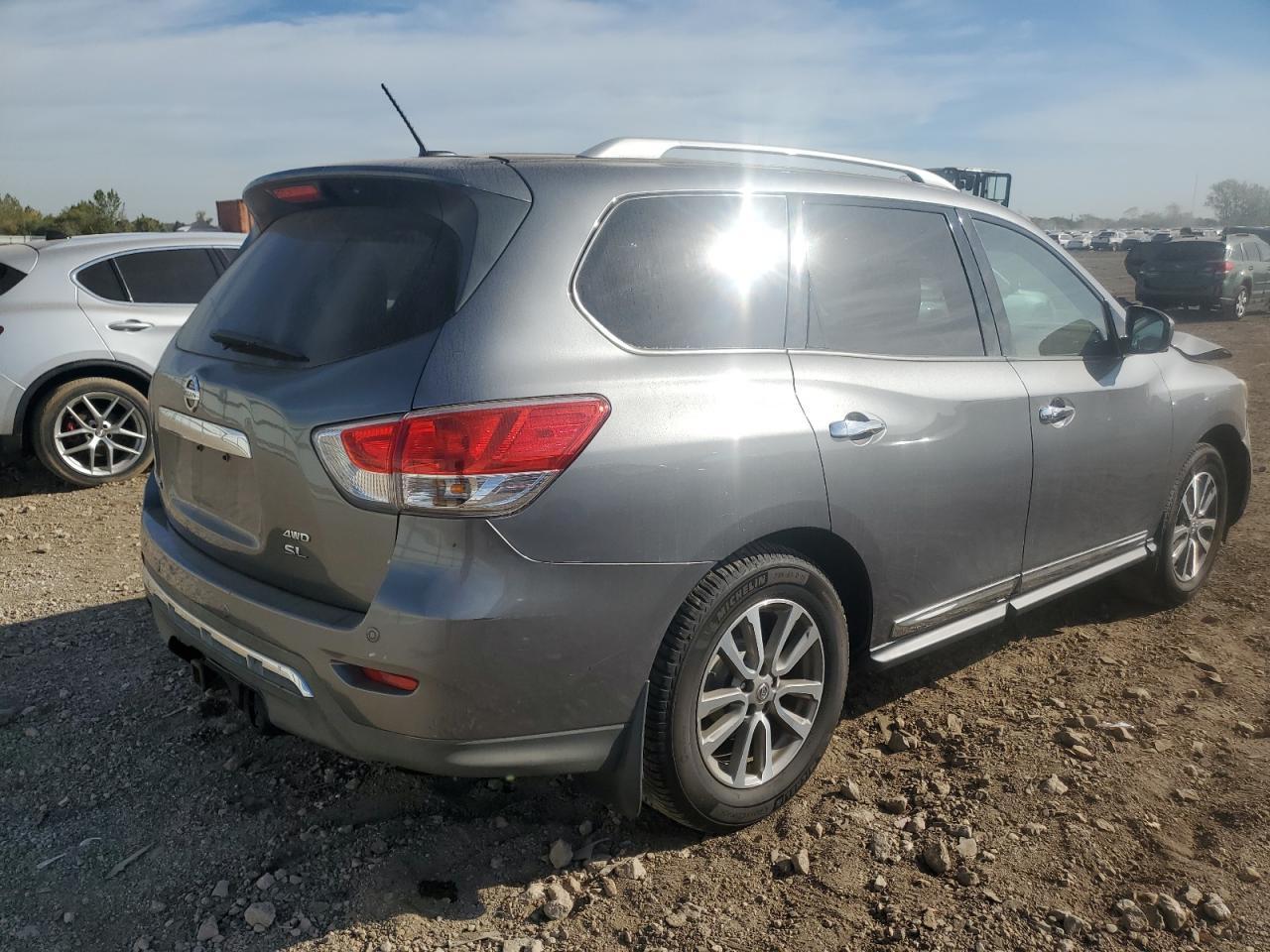 2015 Nissan Pathfinder S - Фото 3